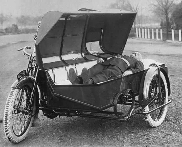 Motoambulanza Harley-Davidson, del 1920, del St John's Ambulance service di Londra